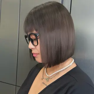 ショート 𝐥𝐚𝐲𝐞𝐫 韓⛓️ハイトーンのヘアスタイル