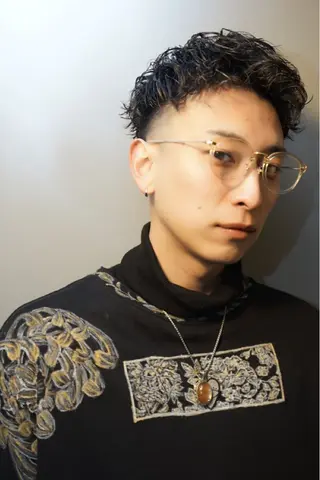 カラー パーマ ヘアアレンジ メンズ レイヤー/ハイトーン カラー/SHISEIのヘアスタイル