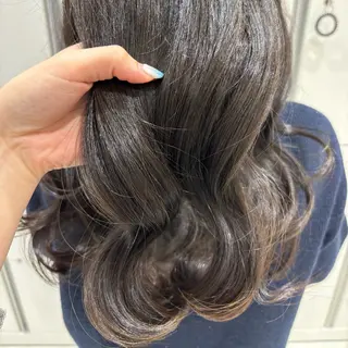 ロング カラー カミヤ ミウのヘアスタイル