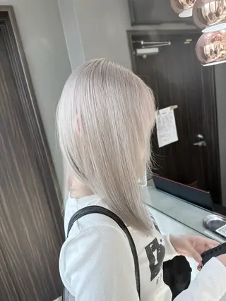 ミディアム カラー バレイヤージュ/ ミルクティーベージュのヘアスタイル