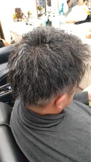 ミディアム パーマ メンズ 理容オクムラ所属・【メンズ専属スタイリ スト】奥村　篤史のヘアスタイル