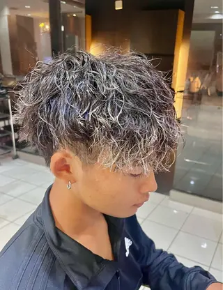 ショート カラー パーマ メンズ パーマ特化美容師 🔥Yoshiyaのヘアスタイル