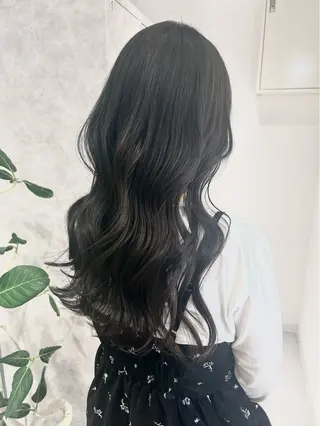 ロング Nana/透けカラー ×似合わせカットのヘアスタイル