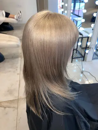 セミロング AIRA/ブリーチ ‪/透明感カラーのヘアスタイル