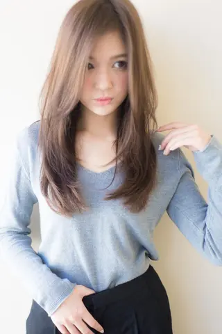 ロング Soleriaソレリア所属・おしゃれ染めで白髪 ぼかし/山口玲緒奈のヘアスタイル