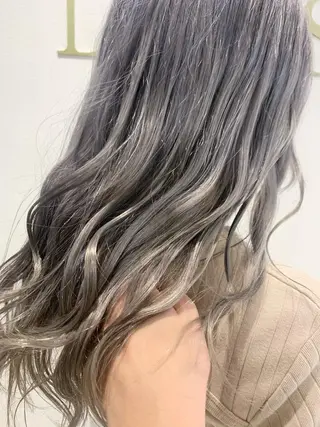 ロング 倉林隆一🐈 ダブルカラー/艶髪のヘアスタイル