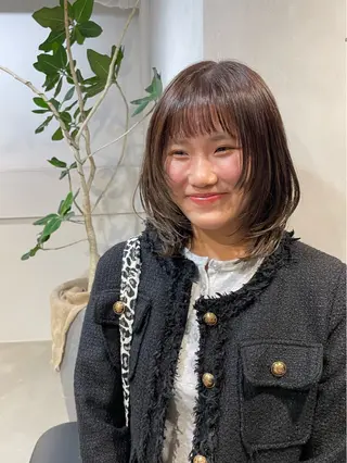 ミディアム SAKI 新宿のヘアスタイル