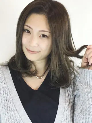 セミロング カラー ナガサカ サチのヘアスタイル