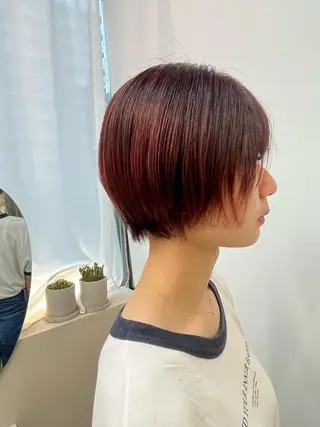ショート カラー 渡 汐音のヘアスタイル