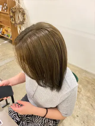 ミディアム カラー 藤野 凪沙のヘアスタイル