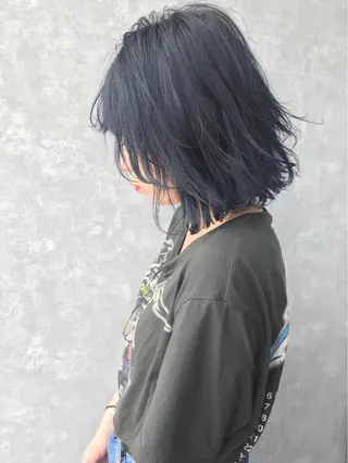 ショート カラー TOMOYAレイヤー ブリーチ縮毛矯正のヘアスタイル