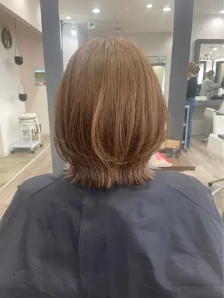 ミディアム カラー 德本 奈名美のヘアスタイル