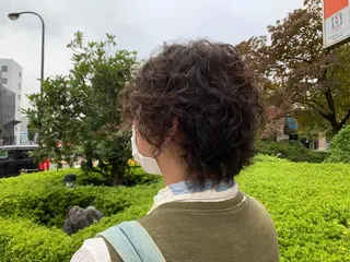 ミディアム パーマ メンズ 遊佐 瑞紀のヘアスタイル