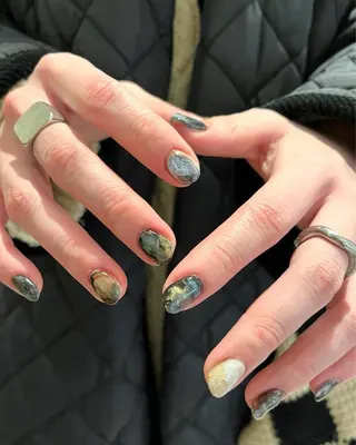 ネイル une／YUKINA 🫧大人nuanceのネイルデザイン