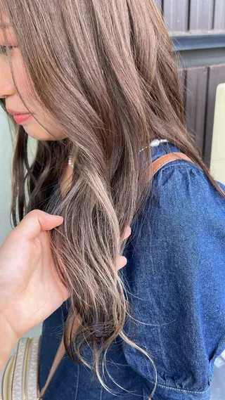 ロング カラー アオバ / ハイトーンカラーのヘアスタイル