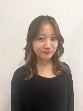 セミロング ブリーチ/髪質改善 shiinaのヘアスタイル