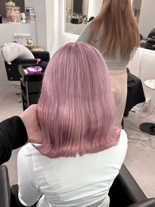 ミディアム カラー ミルクティーベージュ /ピンク/大阪/堀江のヘアスタイル