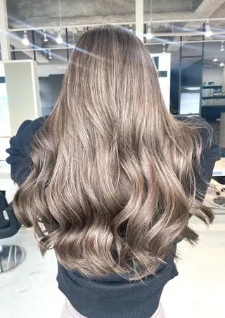 セミロング カラー Lia所属・皆木 智晴のヘアスタイル