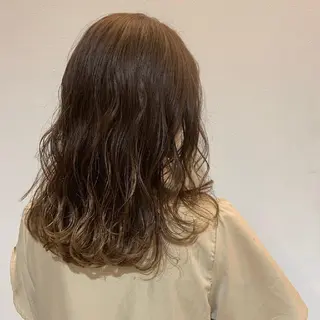 ミディアム 三村 桜生のヘアスタイル
