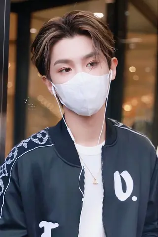 カラー メンズ fifth 安次富　泰雅のヘアスタイル