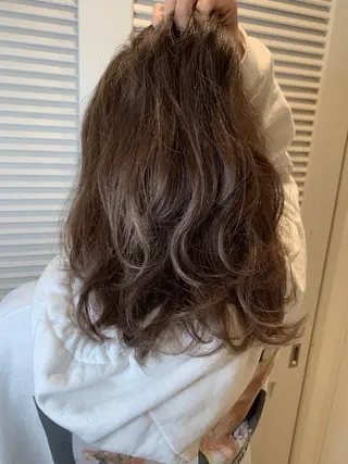 ミディアム 渋谷ハイトーン/ デザインカラー阿部のヘアスタイル