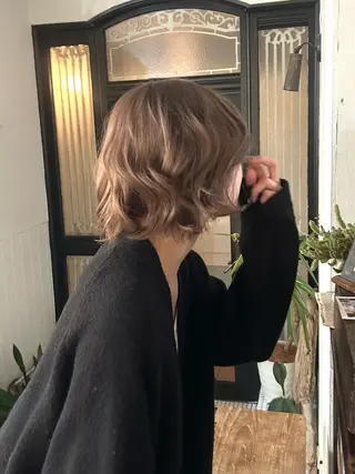 ミディアム ミユウ/ ワンカラーのヘアスタイル