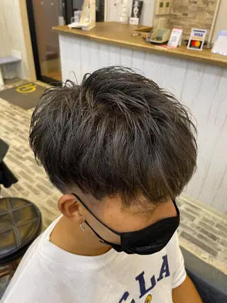 カラー メンズ 姫路アンメリーアン ダンのヘアスタイル