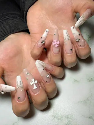 ネイル 𝑩𝒆𝒍𝒍𝒂 𝒏𝒂𝒊𝒍のネイルデザイン