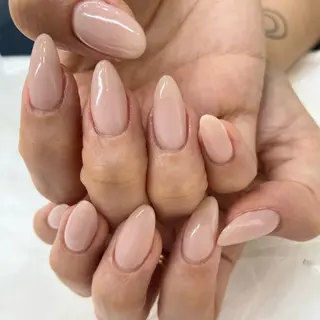 ネイル esNAIL新宿西口店所属・emi esNAILのネイルデザイン