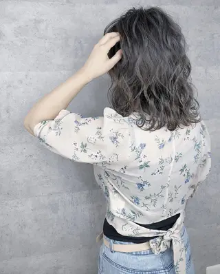 ミディアム カラー _WHITE 天王寺のヘアスタイル