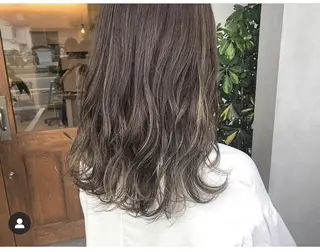 セミロング カラー 船津 佳奈美のヘアスタイル