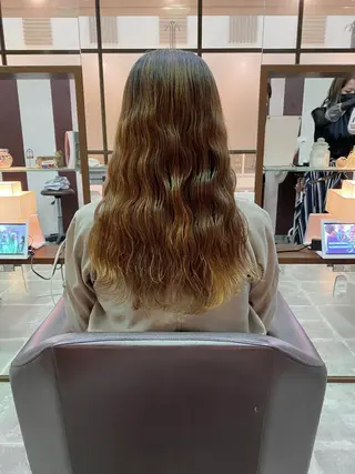ロング パーマ 関西初の波巻きパーマ コテ巻き風パーマのヘアスタイル