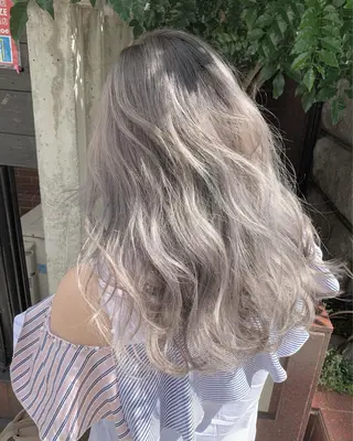 セミロング Nino（ニーノ）所属・にしき さんのヘアスタイル