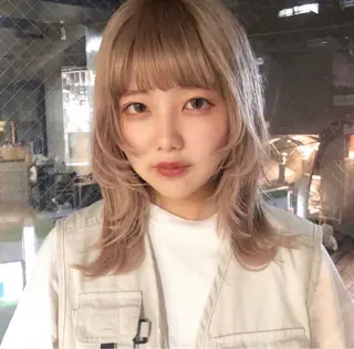 ミディアム カラー ALLY所属・ウルフカット / ケアブリーチのヘアスタイル