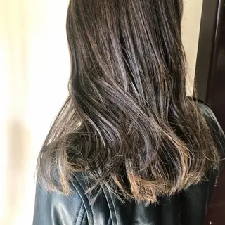 セミロング カラー 吉川 愛美李のヘアスタイル