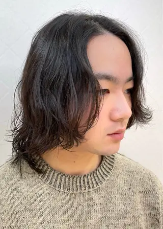 ミディアム パーマ メンズ 顔周りレイヤー/ 似合わせ/古津遼平のヘアスタイル