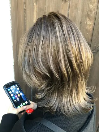 ミディアム 國次 夕貴のヘアスタイル