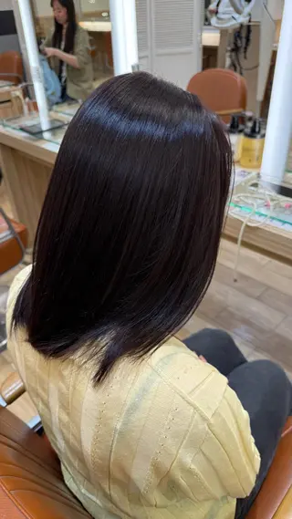 ミディアム 緑川 莉緒のヘアスタイル
