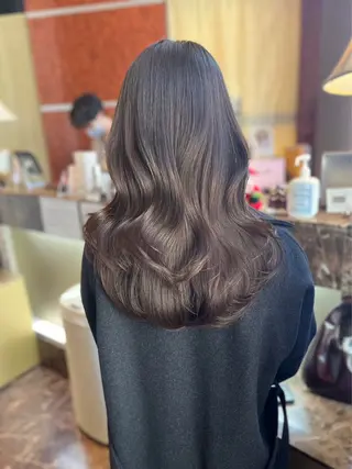 ロング カラー olino/西田辺 エフェクトブリーチのヘアスタイル