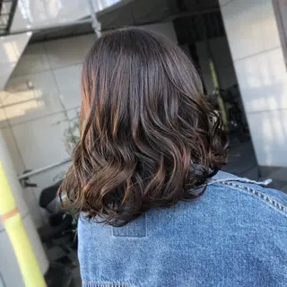 ミディアム カラー 山崎 絵莉香のヘアスタイル