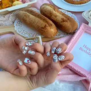 ネイル Shiori・:* 💫のネイルデザイン