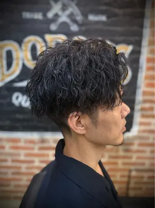 ミディアム パーマ メンズ Dorcus barber quality style ドルクス上野店 バーバーショップ所属・坂本 虹昂のヘアスタイル