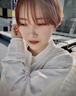 ショート レイヤーカット🎀 美髪カラー💎のヘアスタイル
