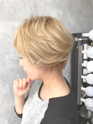 ミディアム カラー TOMOYAレイヤー ブリーチ縮毛矯正のヘアスタイル