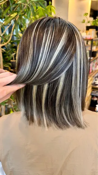 ショート カラー Cure2所属・🌈白いハイライト 🌈 🐶ノザワ🐶のヘアスタイル