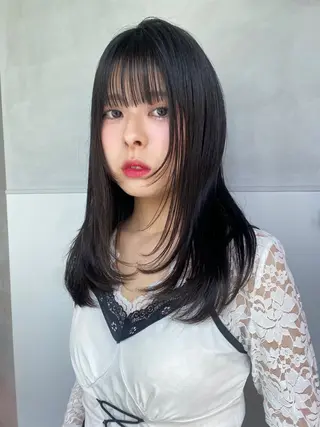 ミディアム カラー 透けるベージュ/ 艶カラー♡のヘアスタイル