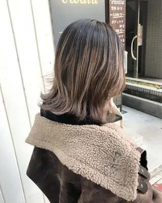 ミディアム カラー 細沼 葵のヘアスタイル