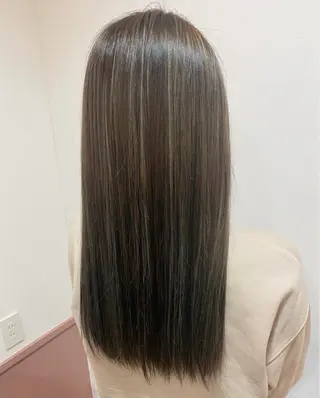 ロング カラー JILL ユキのヘアスタイル