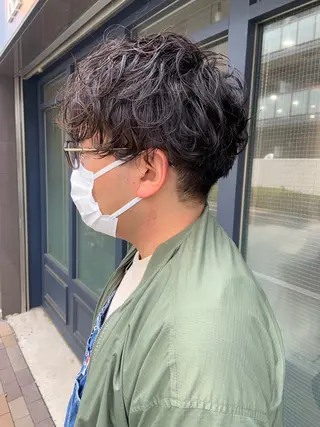 パーマ メンズ Aube Hair McQueen所属・クリハラ シュウのヘアスタイル
