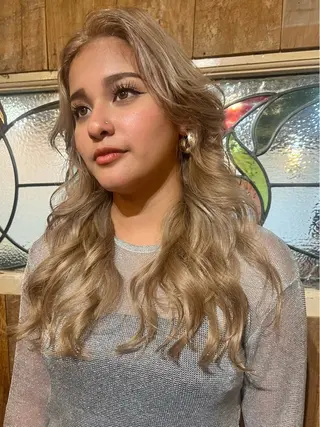 ロング ハイトーンカラー🍑 心斎橋のヘアスタイル